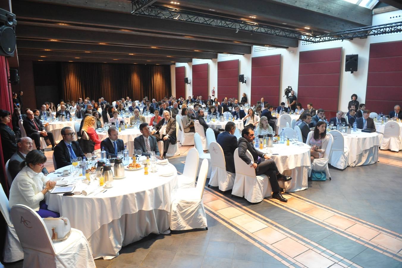 Jornada sobre la internacionalización de las empresas y las perspectivas de crecimiento económico organizada por El Norte de Castilla y el BBVA