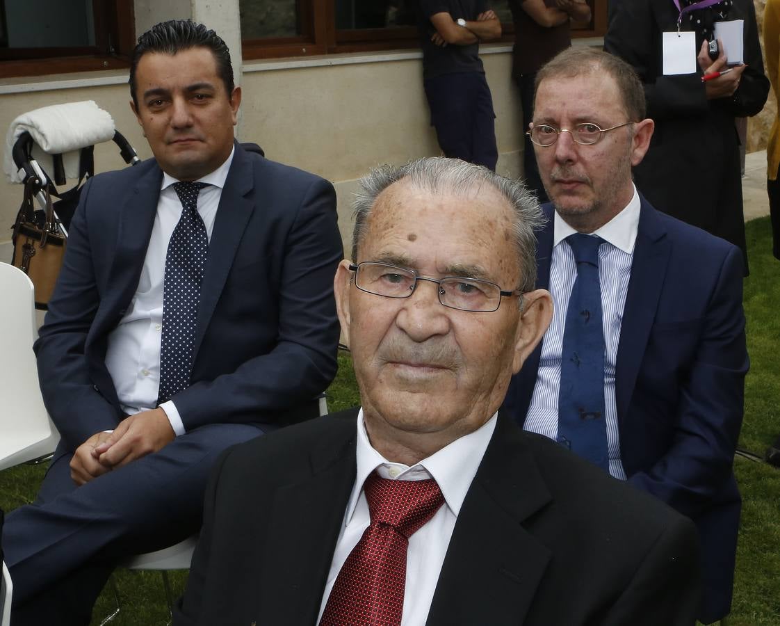 Inauguración del Patio El Norte de Castilla del Centro e-LEA Miguel Delibes de la Villa del Libro de Urueña (1/2)