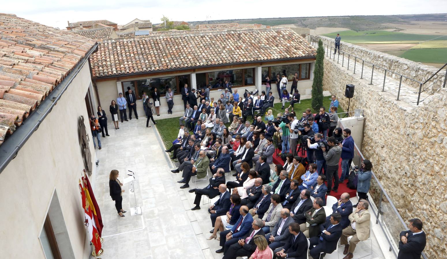 Inauguración del Patio El Norte de Castilla del Centro e-LEA Miguel Delibes de la Villa del Libro de Urueña (1/2)