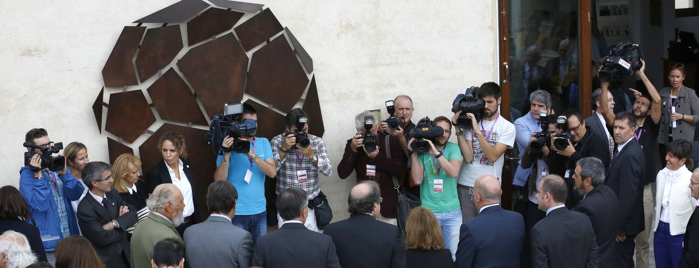 Inauguración del Patio El Norte de Castilla del Centro e-LEA Miguel Delibes de la Villa del Libro de Urueña (1/2)
