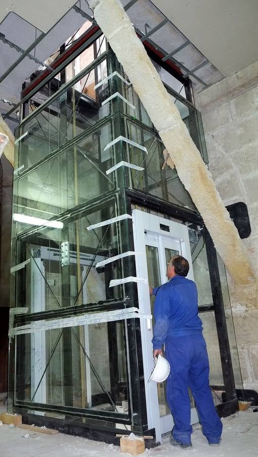 Visita a las obras del ascensor de la torre de la catedral de Valladolid