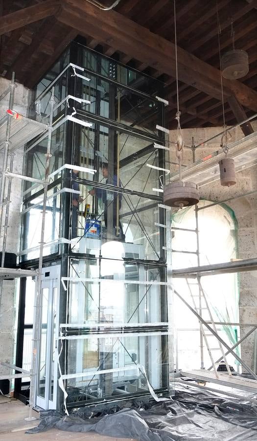 Visita a las obras del ascensor de la torre de la catedral de Valladolid