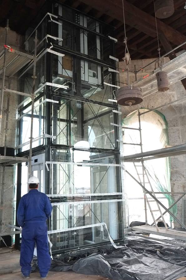 Visita a las obras del ascensor de la torre de la catedral de Valladolid