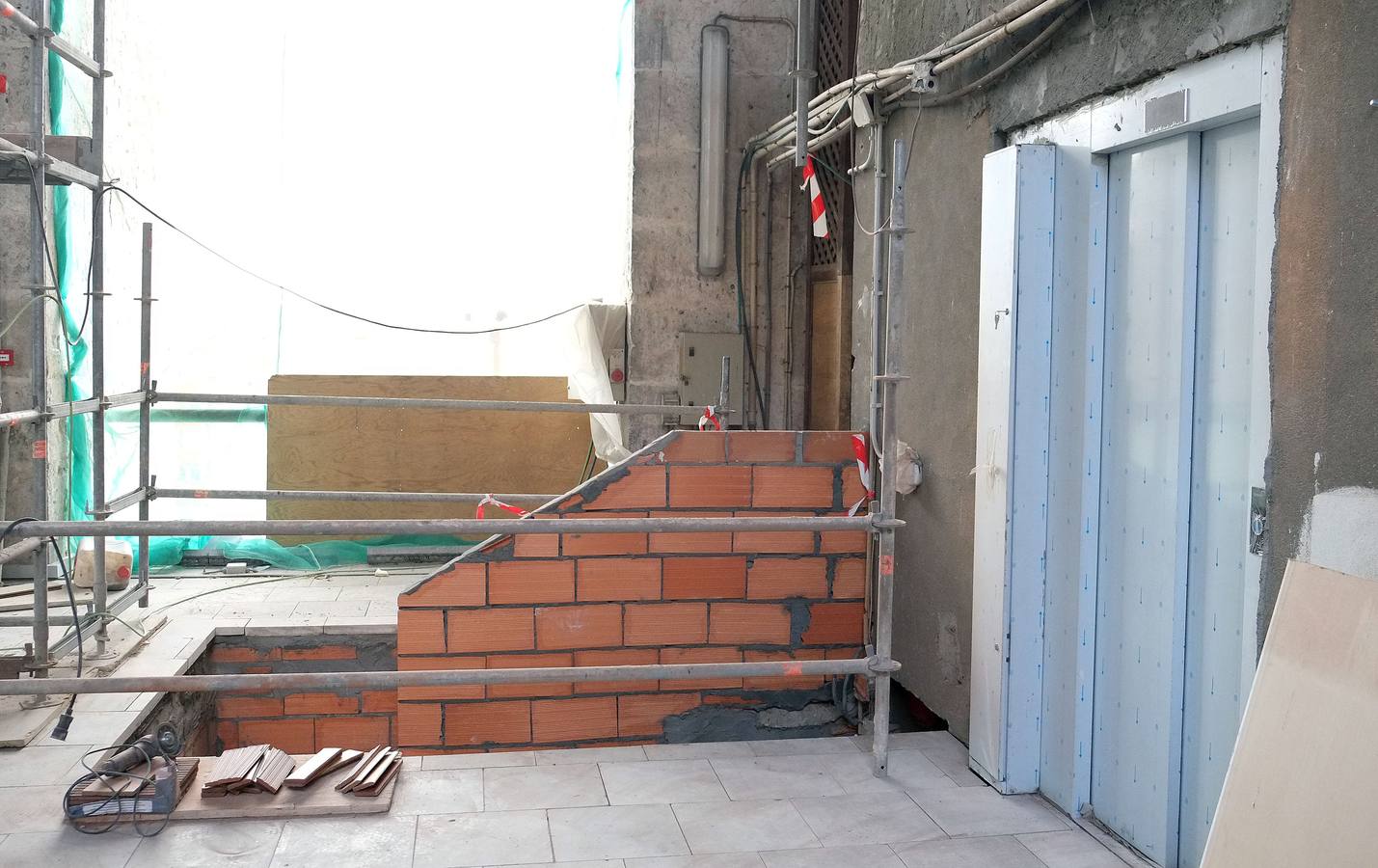 Visita a las obras del ascensor de la torre de la catedral de Valladolid