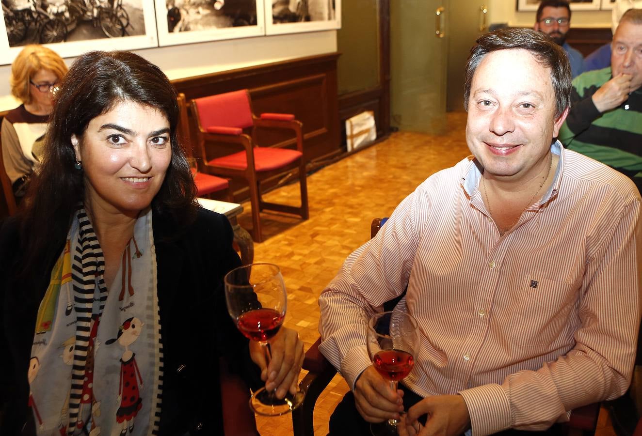 Ángela Alonso con Adolfo Sáinz, del Casino de Soria.