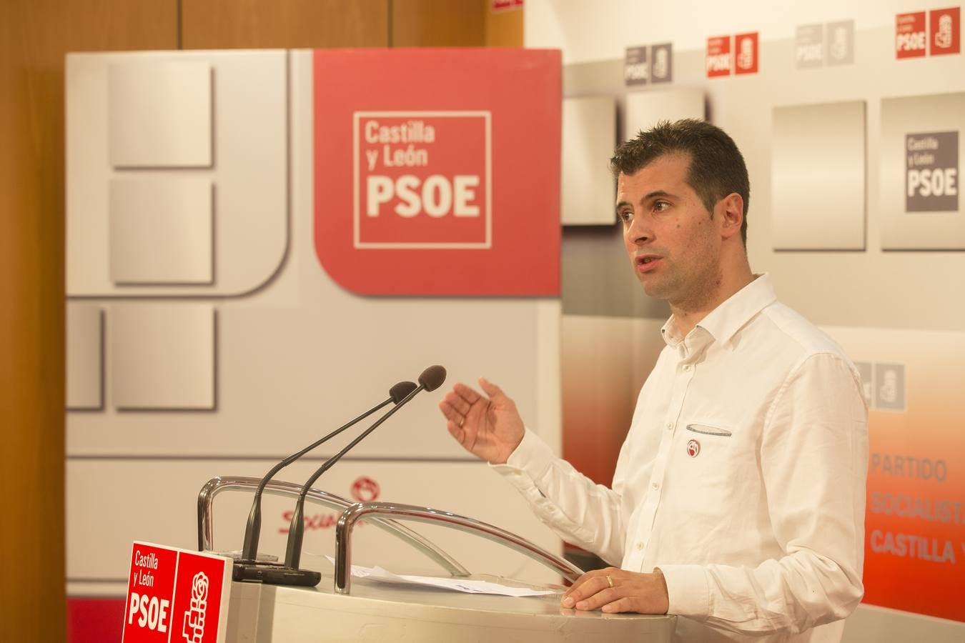 Luis Tudanca se impone a Julio Villarrubia y se convierte en nuevo secretario regional del PSOE de Castilla y León