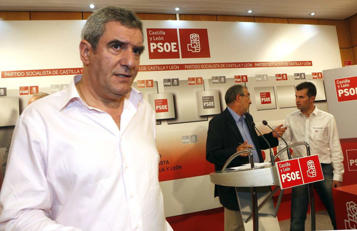 Luis Tudanca se impone a Julio Villarrubia y se convierte en nuevo secretario regional del PSOE de Castilla y León