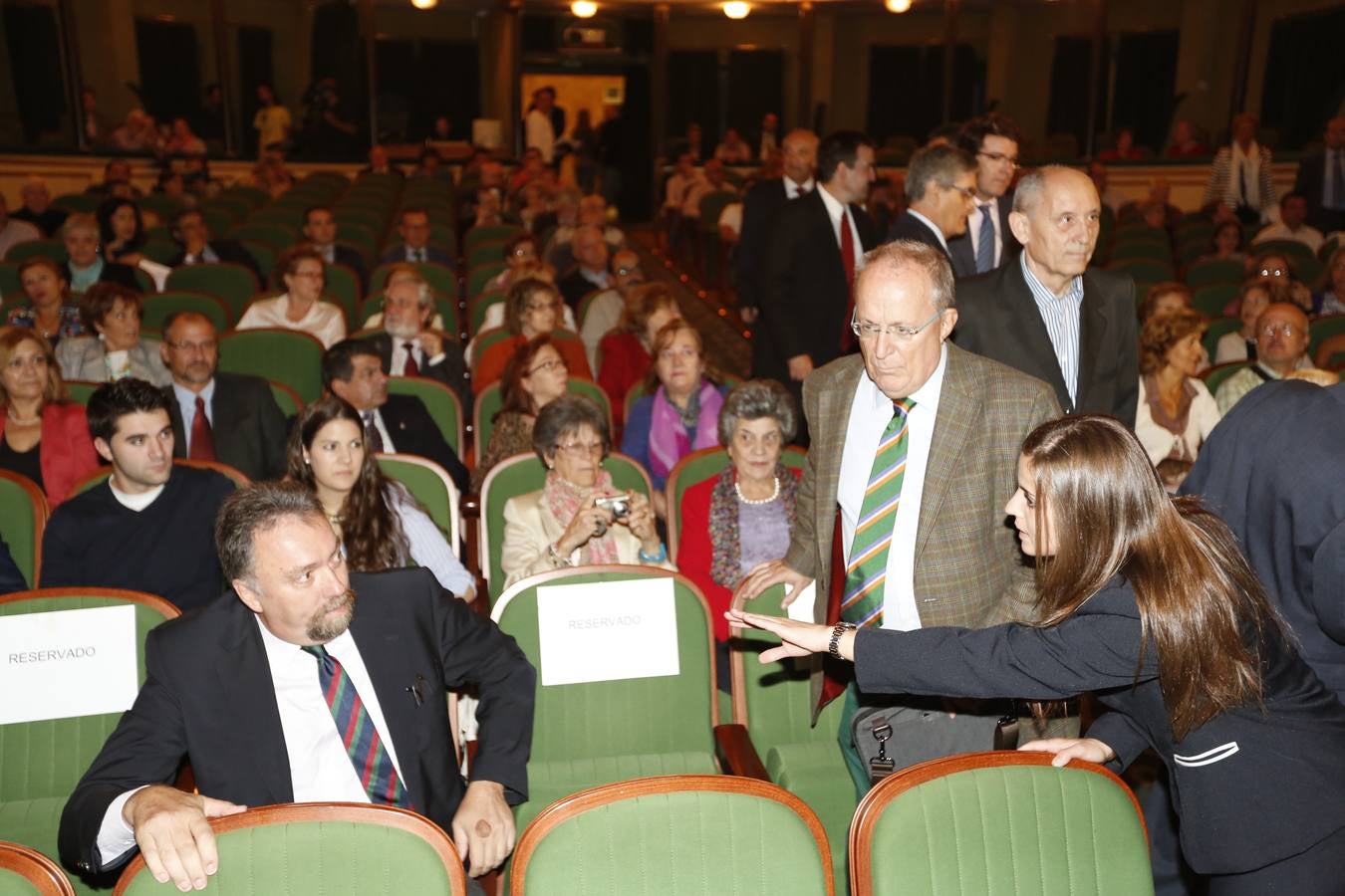 Clamor por la unidad del Archivo de Salamanca en el Teatro Liceo (1/2)