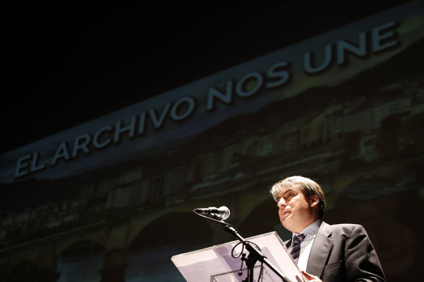 Clamor por la unidad del Archivo de Salamanca en el Teatro Liceo (1/2)