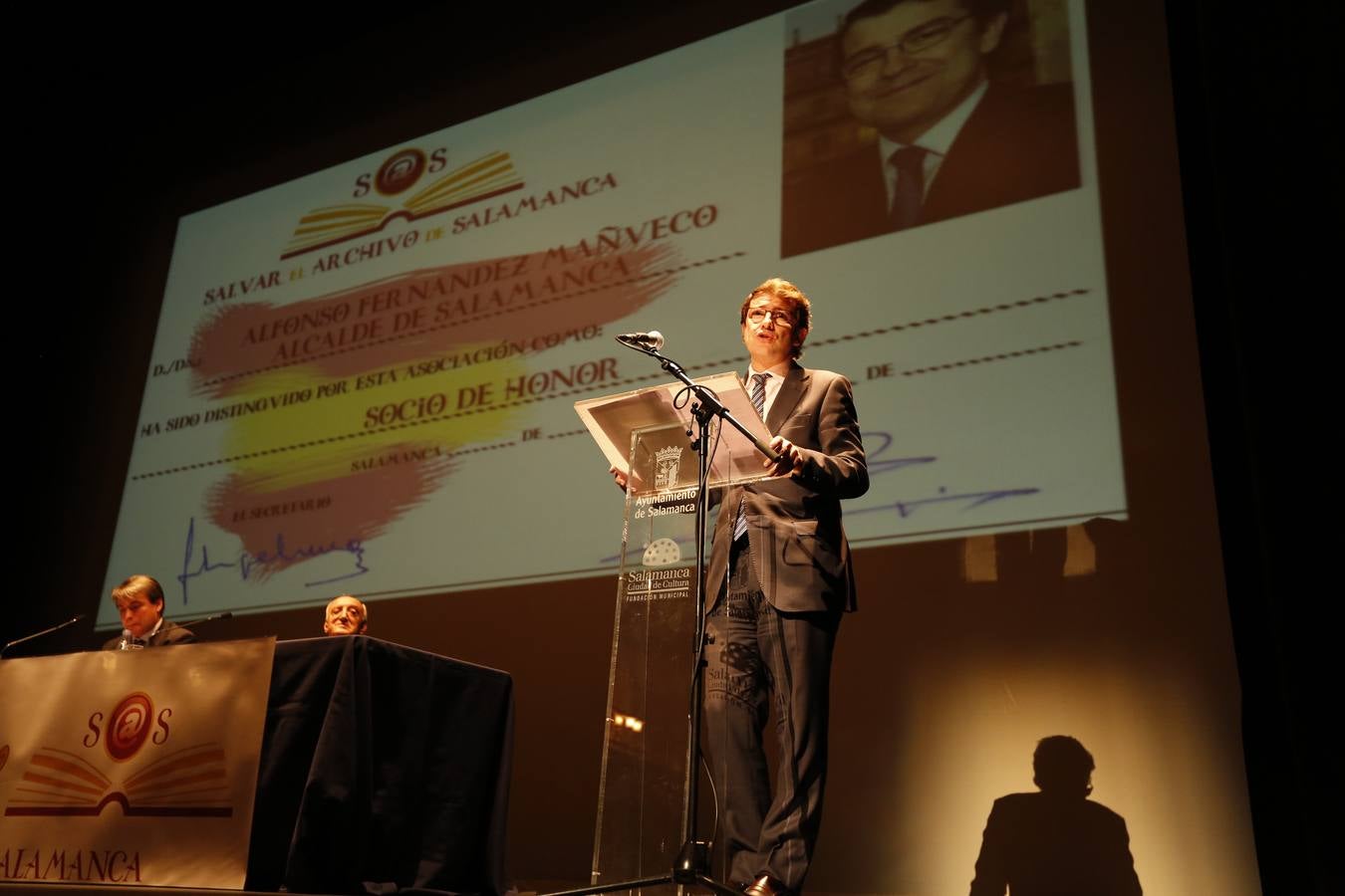 Clamor por la unidad del Archivo de Salamanca en el Teatro Liceo (1/2)