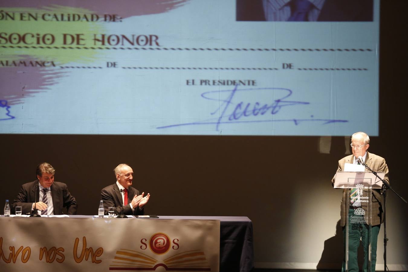 Clamor por la unidad del Archivo de Salamanca en el Teatro Liceo (2/2)