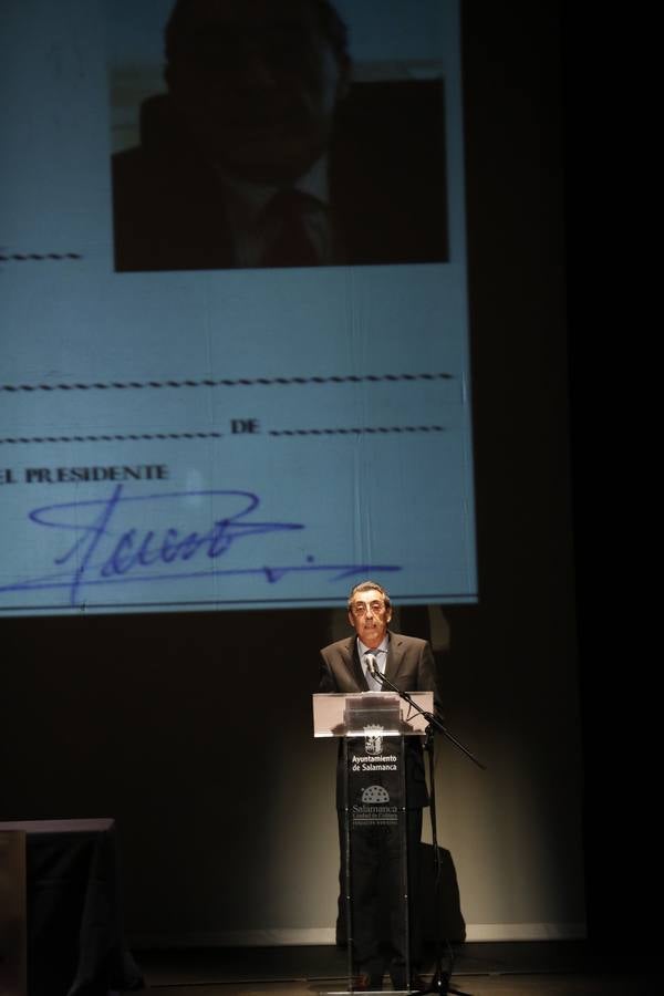 Clamor por la unidad del Archivo de Salamanca en el Teatro Liceo (2/2)