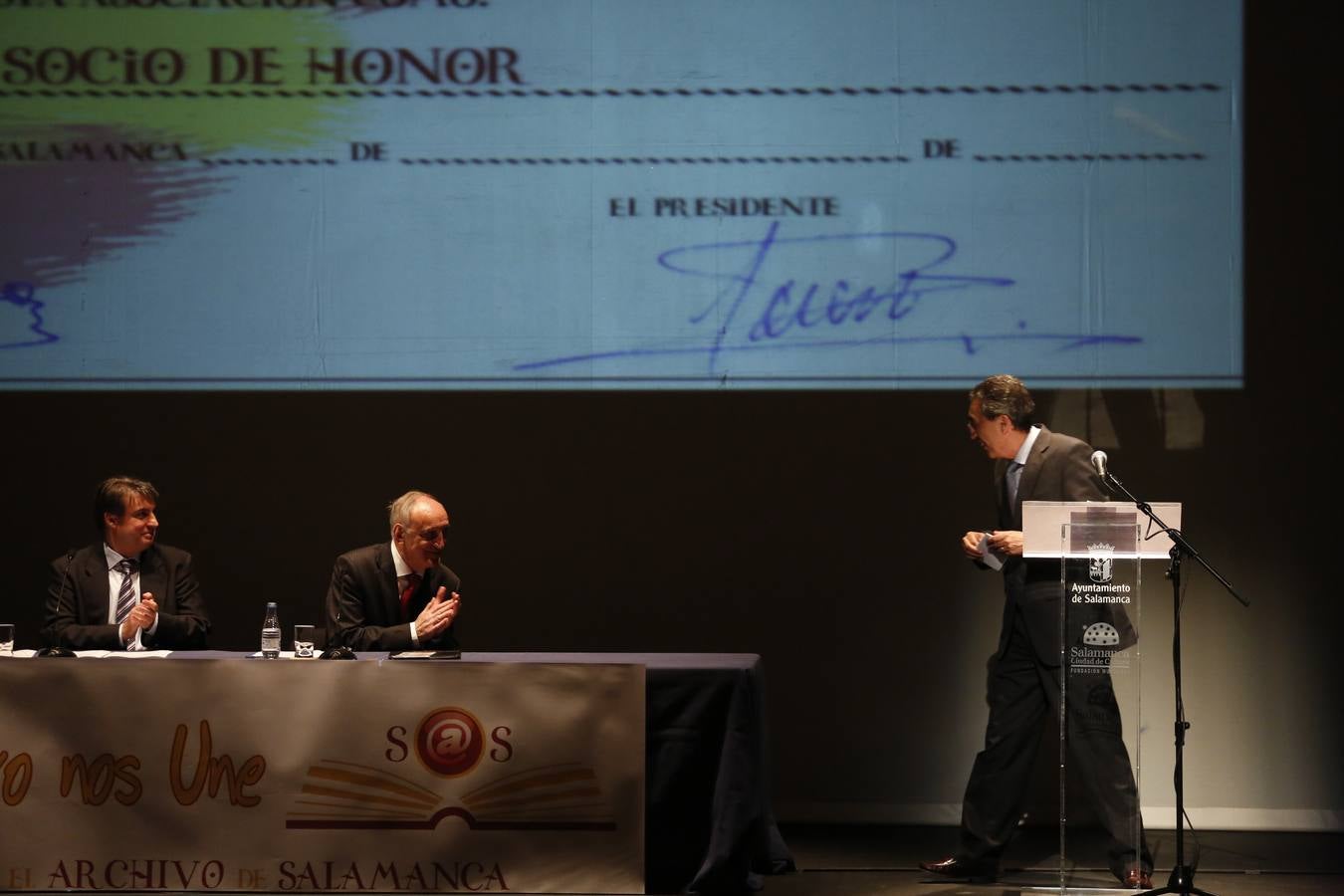 Clamor por la unidad del Archivo de Salamanca en el Teatro Liceo (2/2)