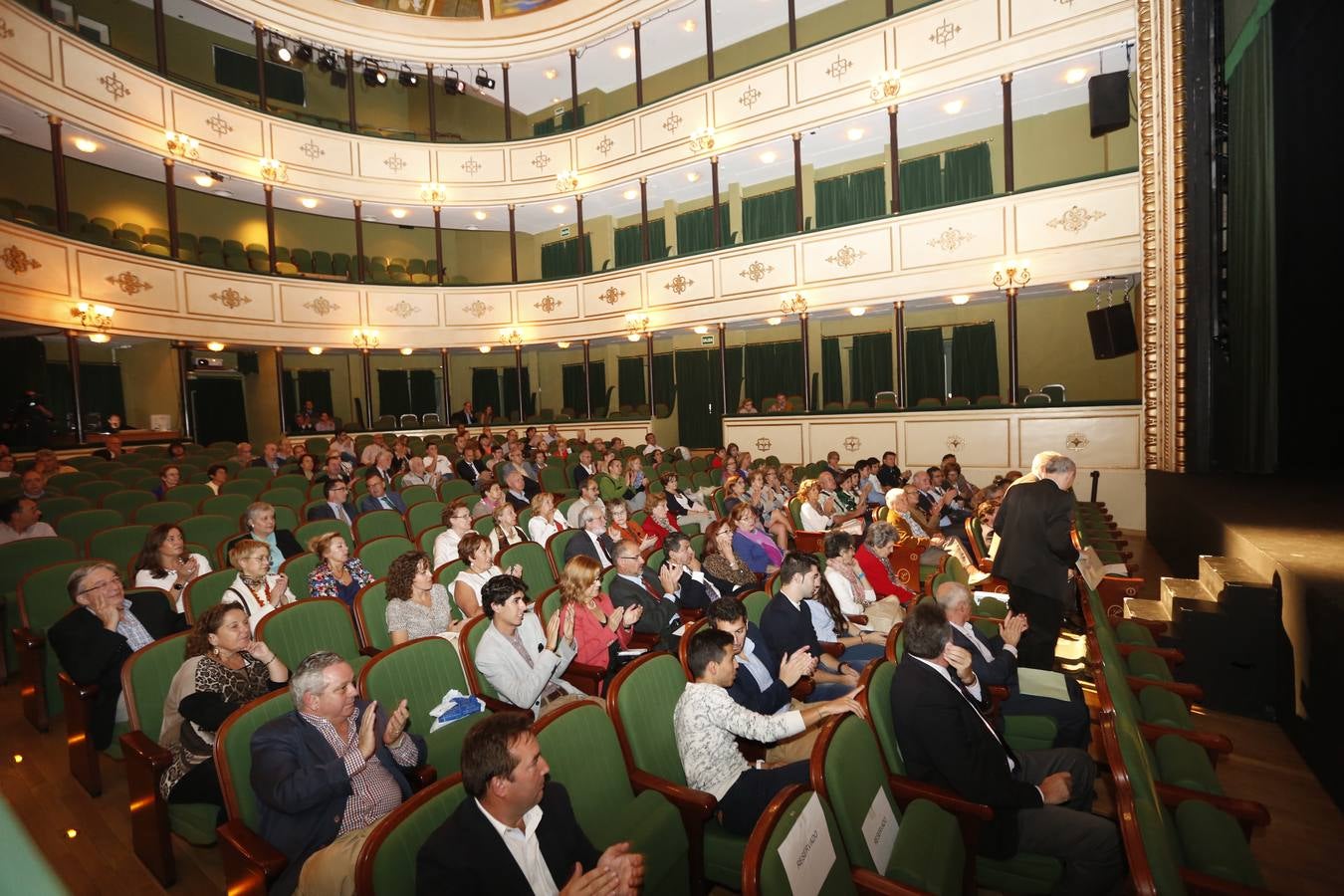 Clamor por la unidad del Archivo de Salamanca en el Teatro Liceo (2/2)