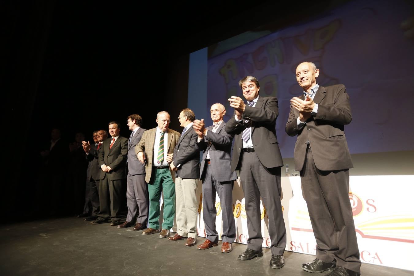 Clamor por la unidad del Archivo de Salamanca en el Teatro Liceo (2/2)