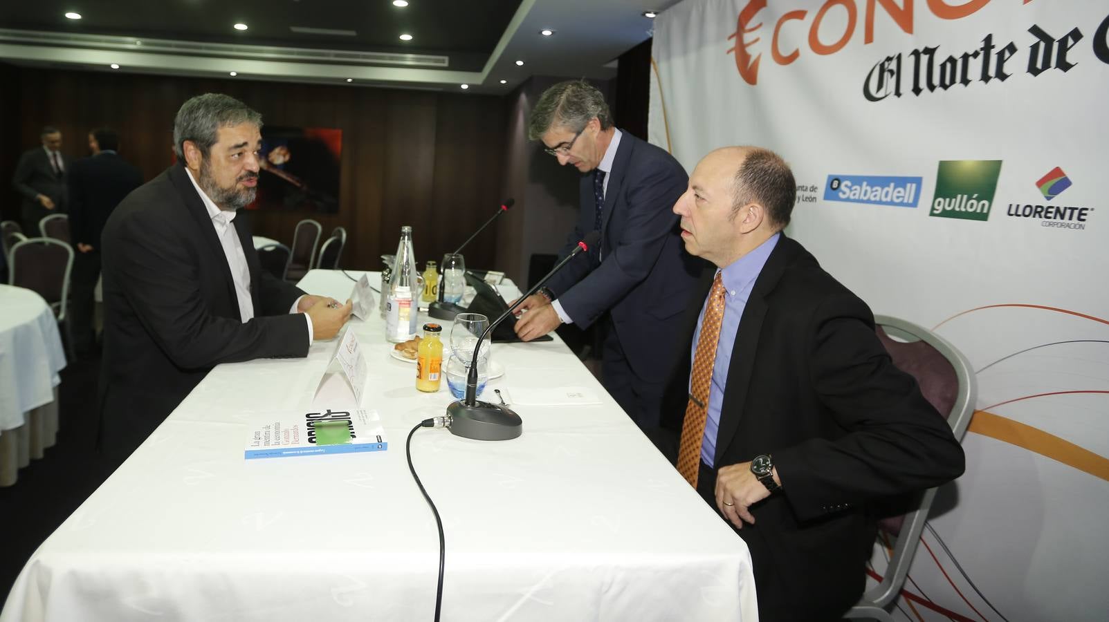 Gonzalo Bernardos, catedrático de Economía de la Universidad de Barcelona, en el Foro Económico de El Norte de Castilla