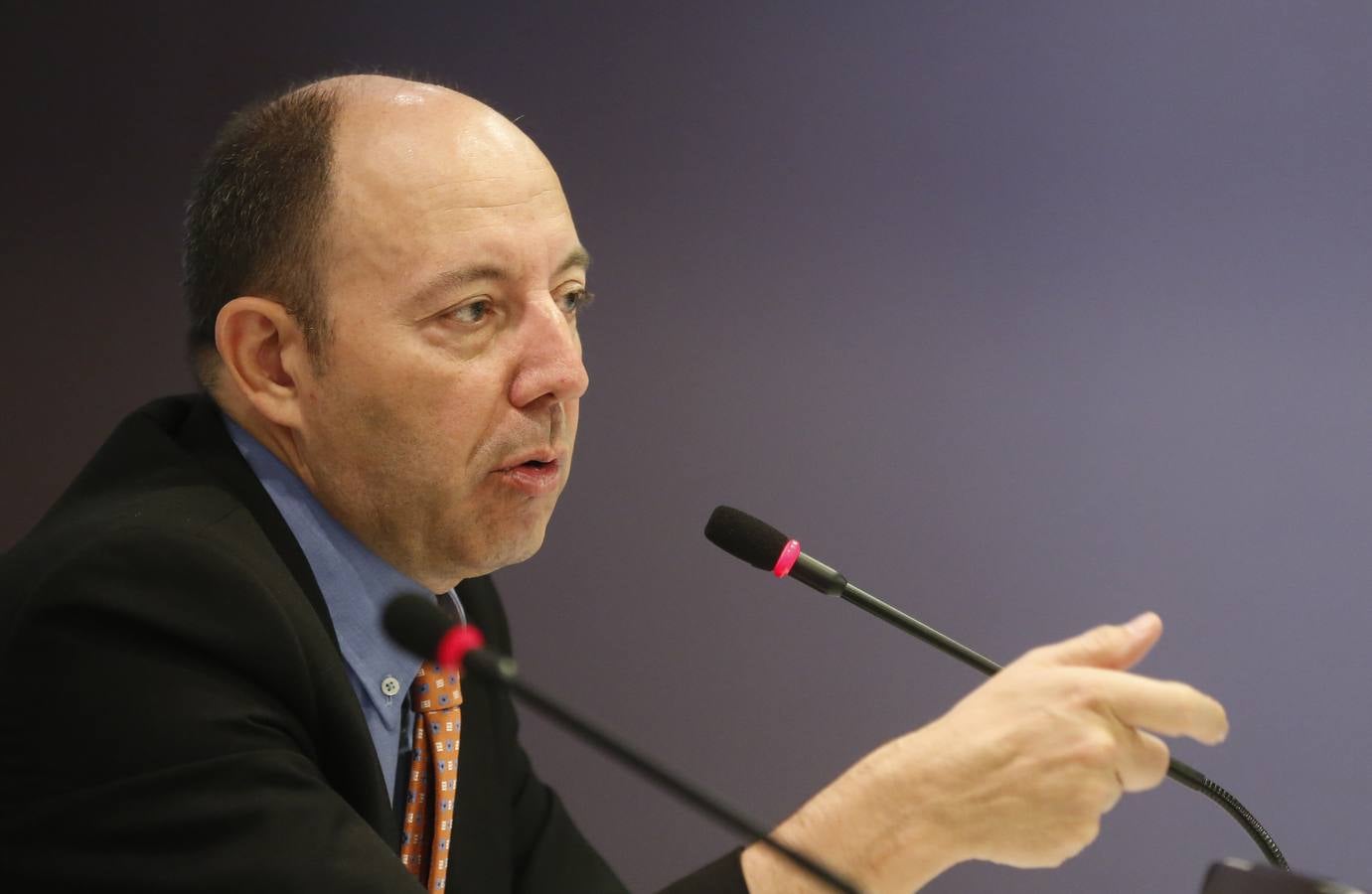 Gonzalo Bernardos, catedrático de Economía de la Universidad de Barcelona, en el Foro Económico de El Norte de Castilla