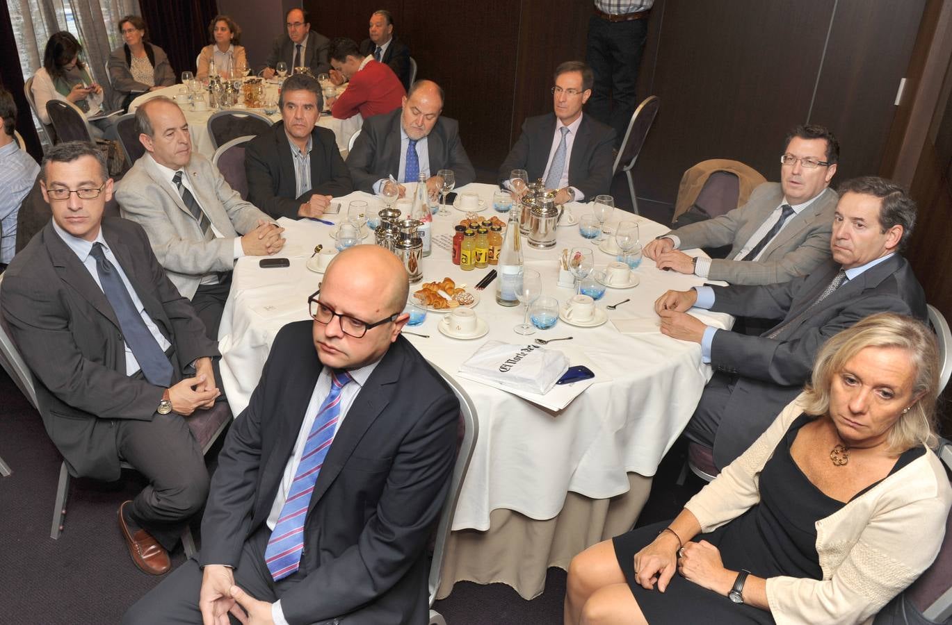 Félix Martín (Banco Sabadell);Rafael Pascual y Teodoro Hernández (Cajamar); Francisco Fernández y Julio G. Calzada (El Norte); Juan Carlos Marcos (Ibermutuamur); Rafael Santiago (Inmobiliaria Algom); José María Manuel (asesor fiscal); y Ana Alonso (El Norte).