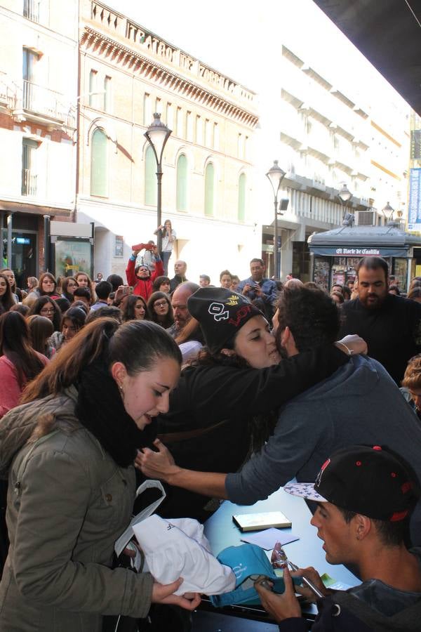 Multitudinaria firma de discos de Auryn en El Corte Inglés de Valladolid