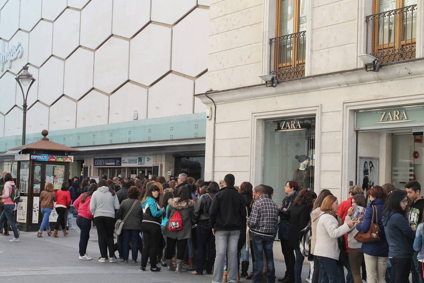 Multitudinaria firma de discos de Auryn en El Corte Inglés de Valladolid