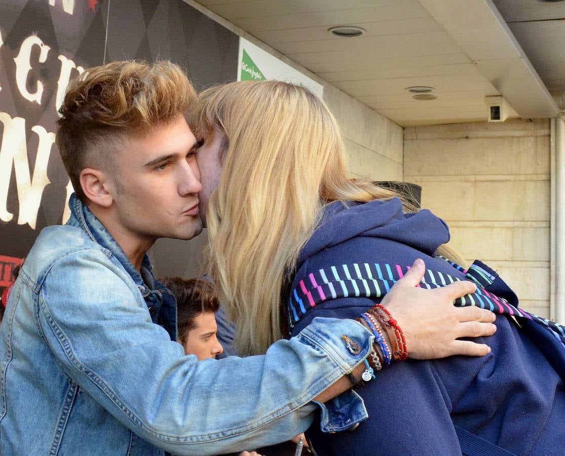 Multitudinaria firma de discos de Auryn en El Corte Inglés de Valladolid