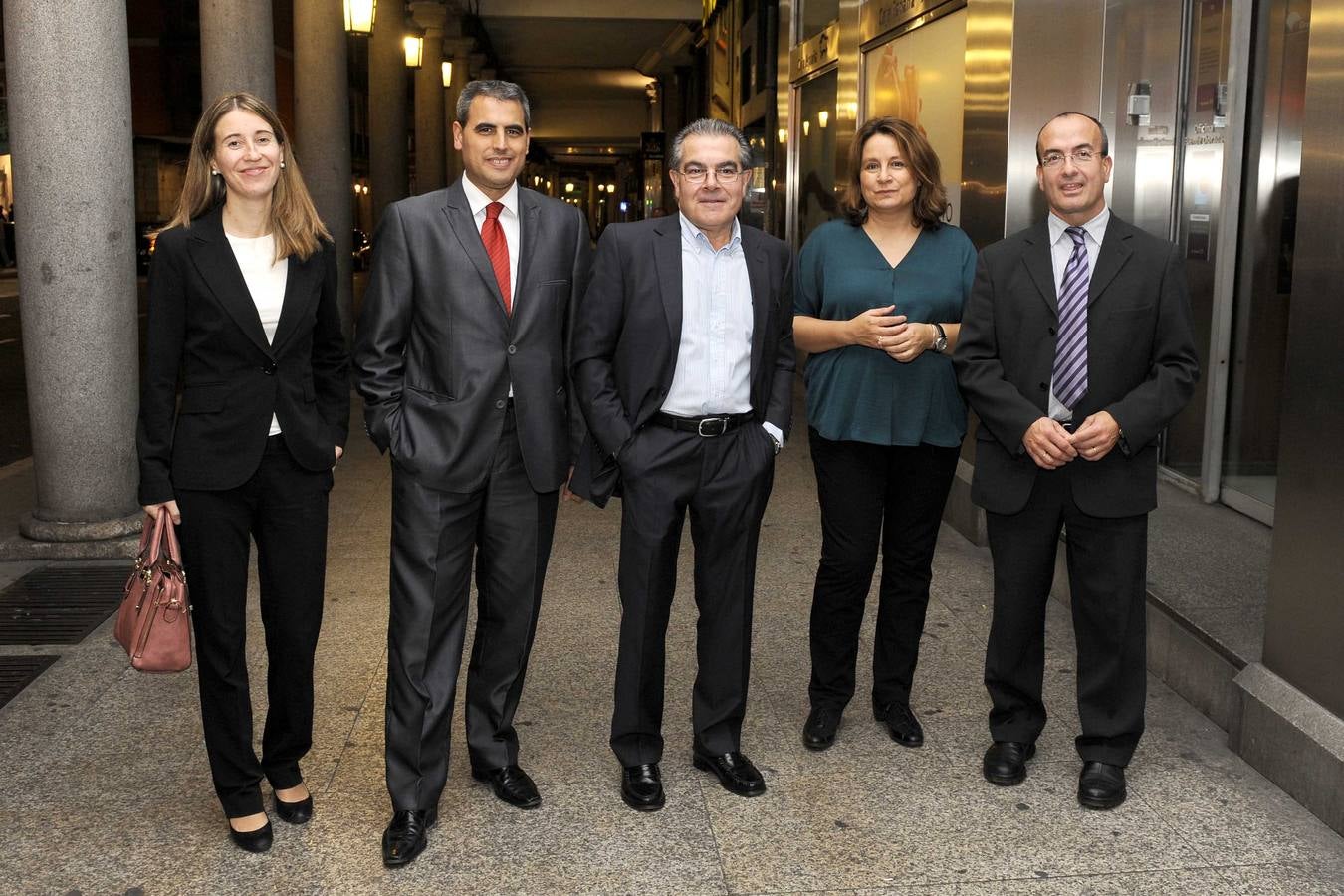 Eva Lamalfa, de Galletas Gullón; Víctor Ramírez, director de la sucursal de Valladolid de DKV Seguros Médicos; Antonio Villar, médico pediatra y conferenciante; Ana Santiago, moderadora y redactora de El Norte de Castilla, y José Carlos Peña, de DKV.