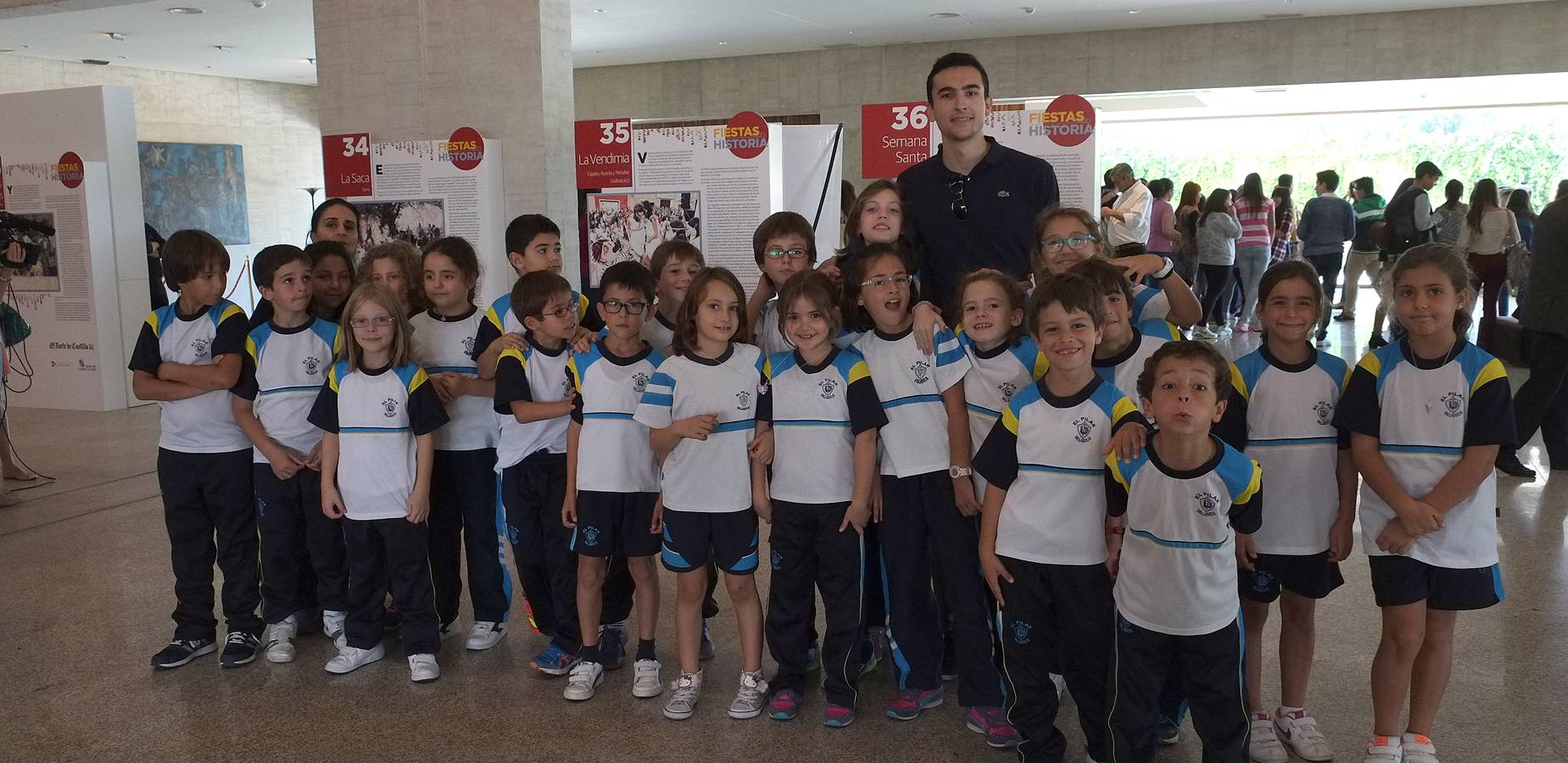 Entrega de los Premios Escolares &#039;Fiestas con Historia&#039; (2/2)