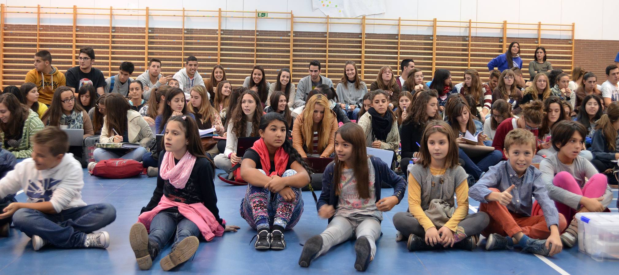 Alumnos del Alonso Cortés imparten una clase de Ciencias a estudiantes de la Facultad de Educación