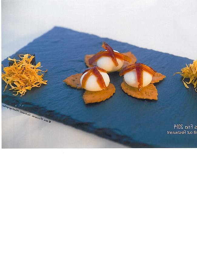 Esferificación inversa de queso de cabra. <strong>Participante.</strong> Azurro Chill Out (La Oliva, Las Palmas). <strong>Dónde probarlo:</strong> María (Rastro,1).