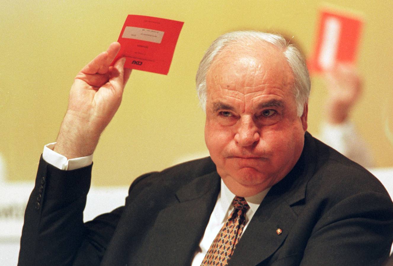 Helmut Kohl. Llegó a la Cancillería en 1982. Tras la caída del Muro de Berlín en 1989, Kohl aprovechó el fin de La Guerra Fría para conseguir el viejo sueño de la reunificación alemana.