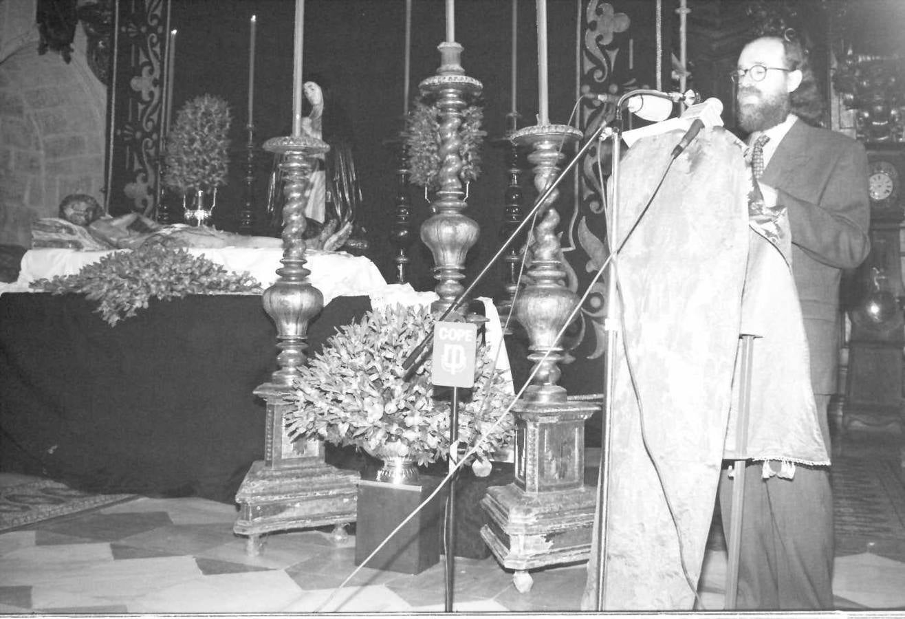 1995. Durante el pregón de Semana Santa.