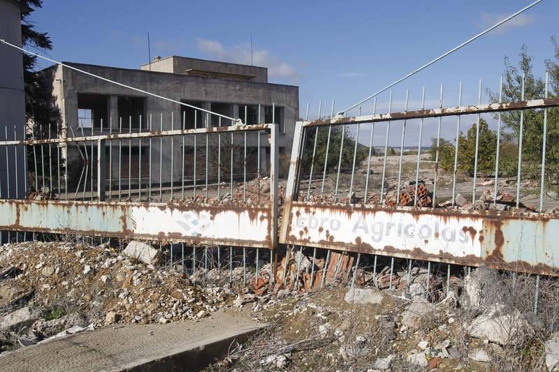 Terrenos abandonados de la antigua azucarera Ebro Agrícola en Venta de Baños (Palencia)