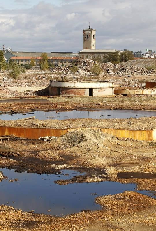 Terrenos abandonados de la antigua azucarera Ebro Agrícola en Venta de Baños (Palencia)