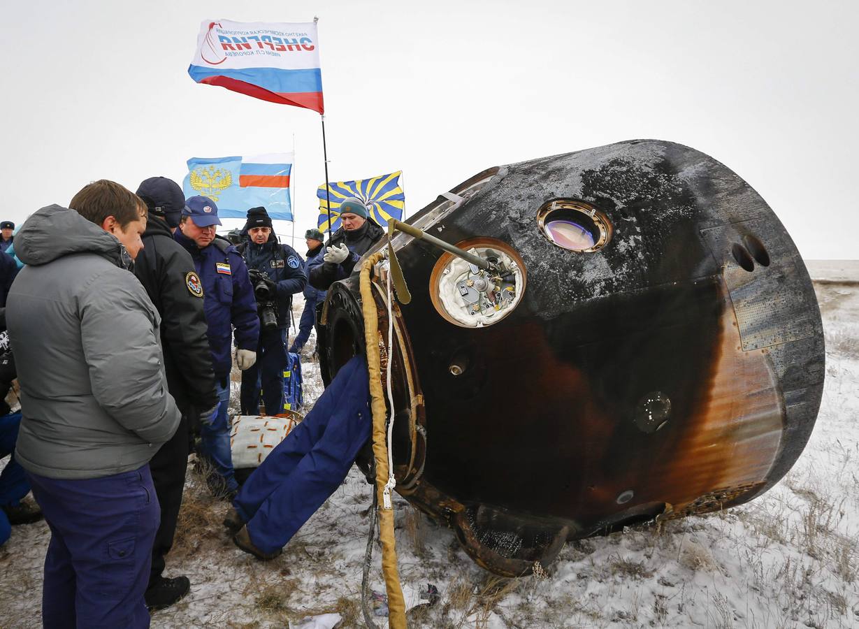 La nave Soyuz aterriza en Kazajistán con tres tripulantes a bordo