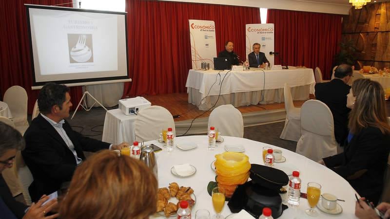 El crítico gastronómico José Carlos Capel en el Foro Económico de El Norte de Castilla en Palencia