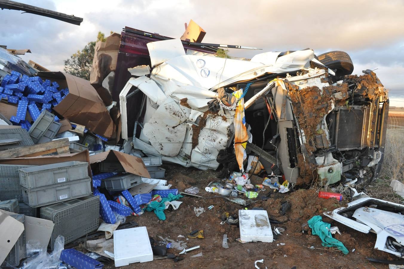 Dos camiones colisionan en la A-62 a la altura de Siete Iglesias de Trabancos (Valladolid)