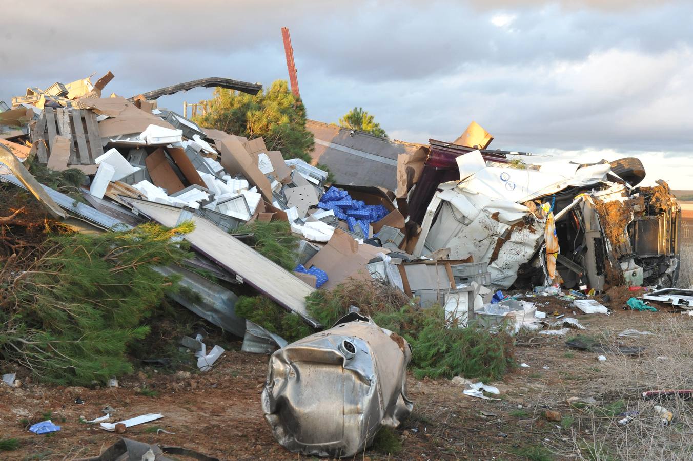 Dos camiones colisionan en la A-62 a la altura de Siete Iglesias de Trabancos (Valladolid)