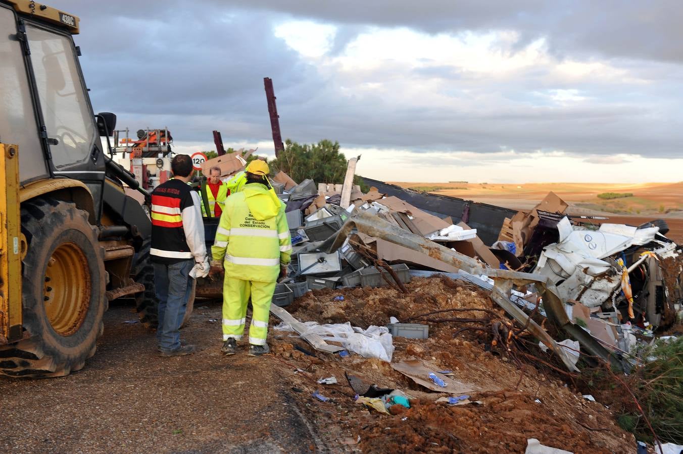 Dos camiones colisionan en la A-62 a la altura de Siete Iglesias de Trabancos (Valladolid)