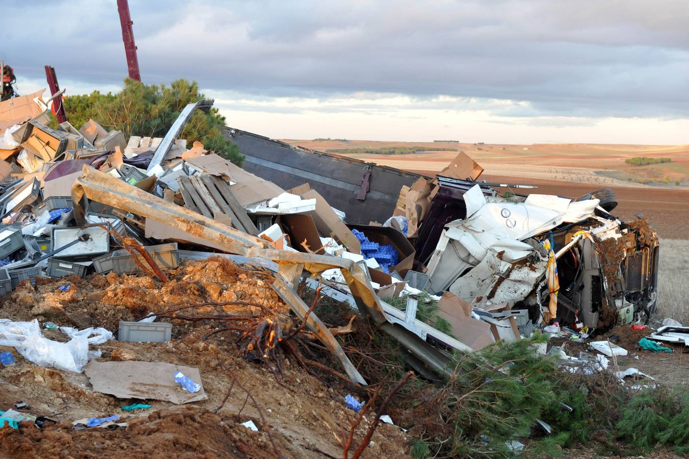 Dos camiones colisionan en la A-62 a la altura de Siete Iglesias de Trabancos (Valladolid)