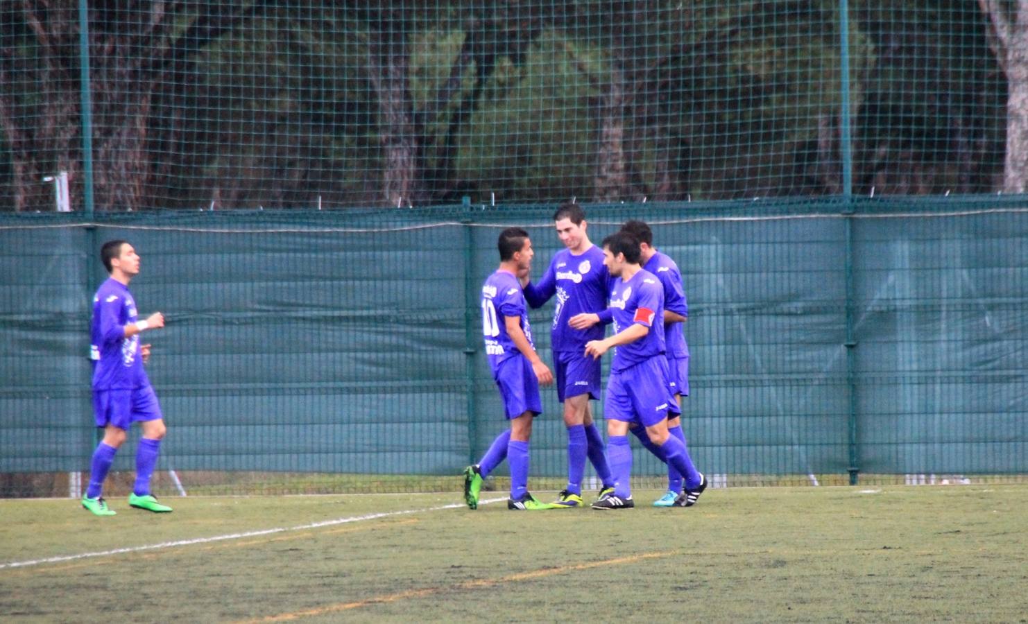 Partido de fútbol entre el Villa de Simancas y el Cristo Atlético (1-1)