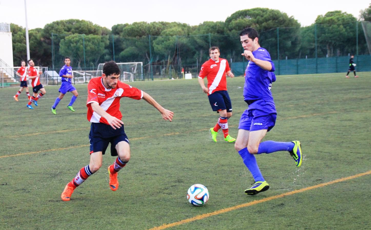 Partido de fútbol entre el Villa de Simancas y el Cristo Atlético (1-1)