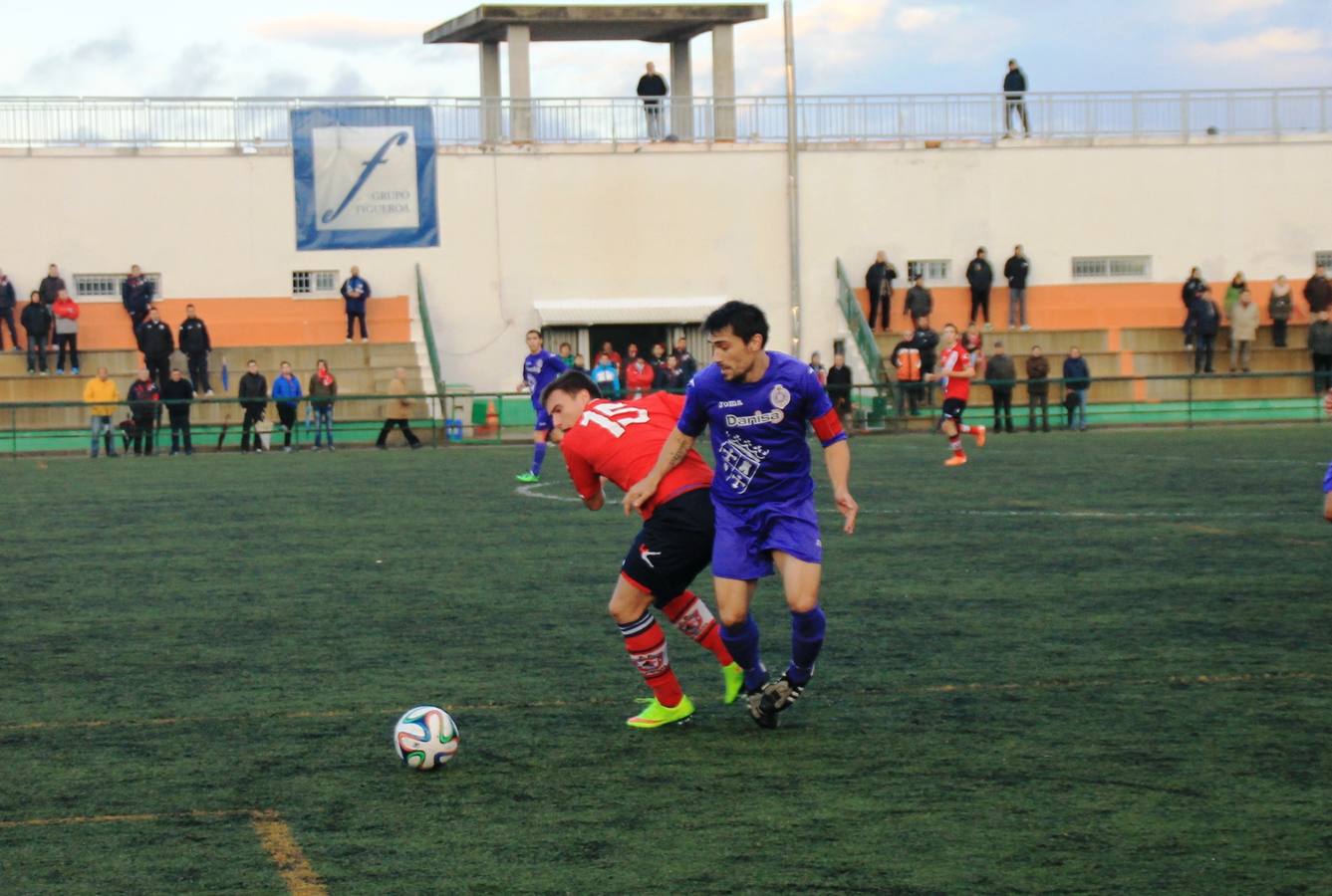 Partido de fútbol entre el Villa de Simancas y el Cristo Atlético (1-1)