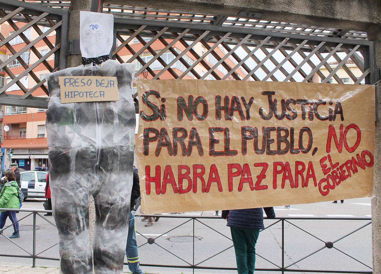 Protesta contra los desahucios en el barrio de Delicias de Valladolid