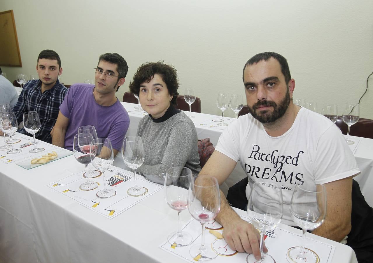 La coordinadora de Enología, Encarnación Fernández, y los alumnos Enrique Romeo, Daniel Sanz y Miguel Ángel García Esteban.