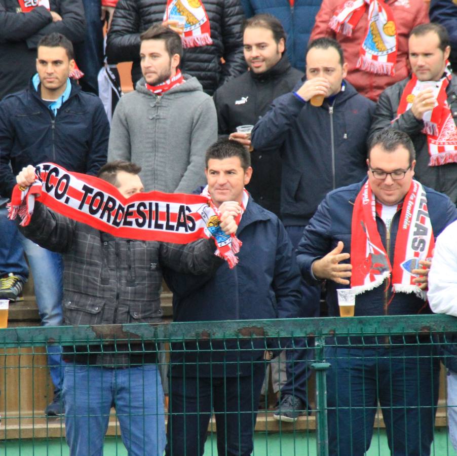 Partido de fútbol entre el Villa de Simancas y el Atlético Tordesillas (1-3)
