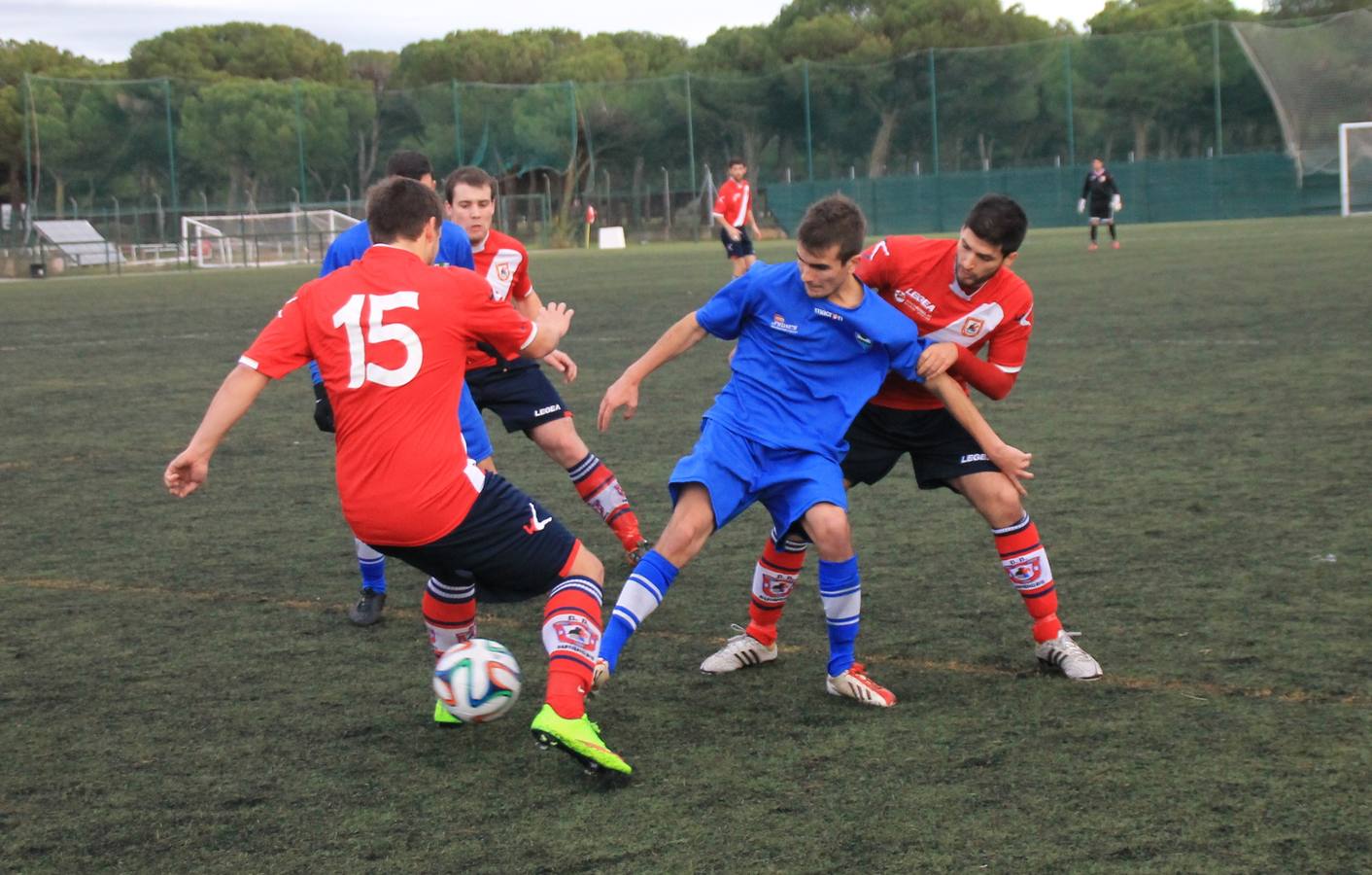 Partido de fútbol entre el Villa de Simancas y el Atlético Tordesillas (1-3)