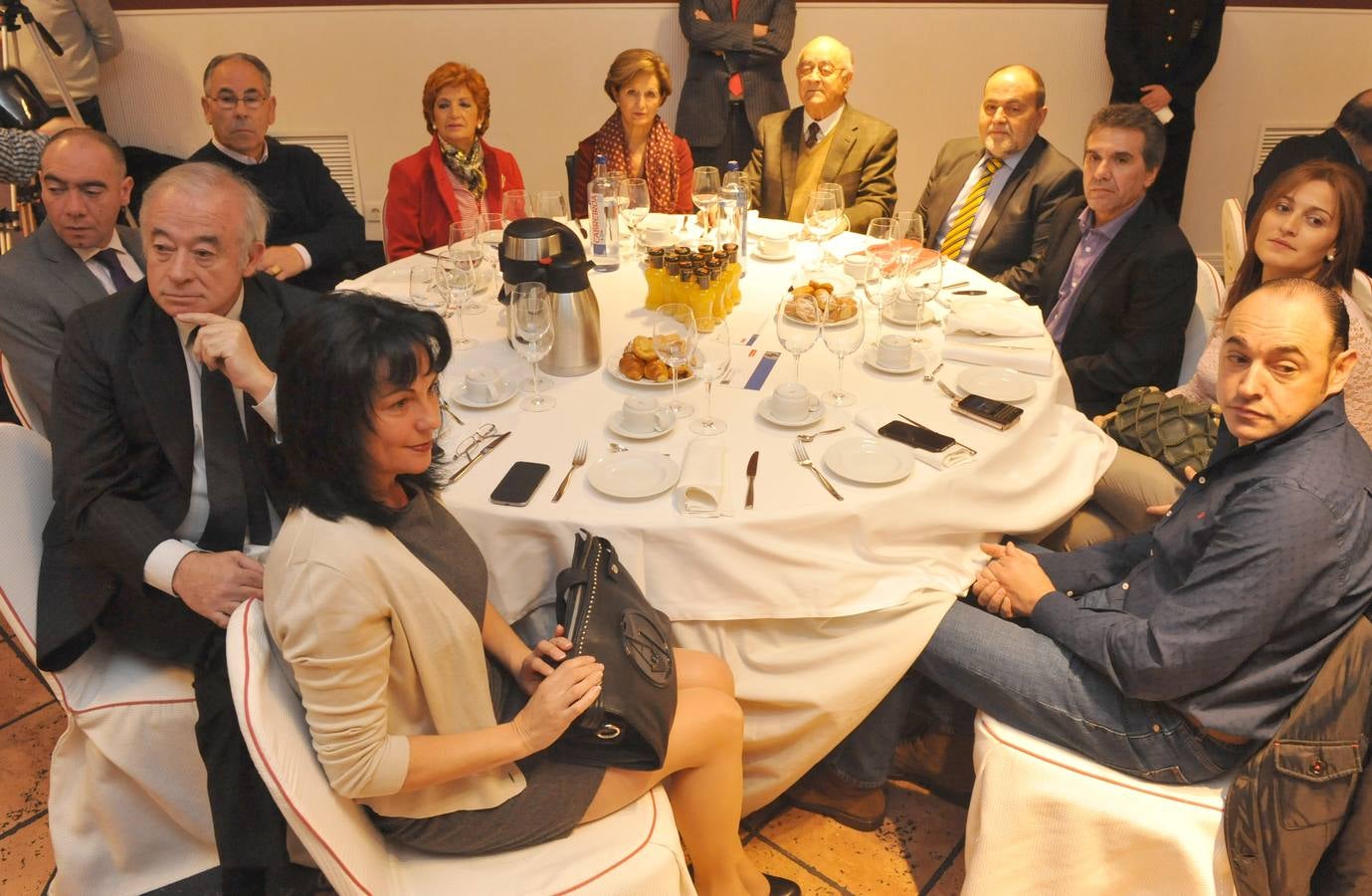Hortensia Alarios y Agustín Muñoz (Granja San Ildefonso), Alberto Pinto (Logística Raptor), Alberto Pastor, Mercedes Maestro, Amparo San Martín y Cristino Álvarez (clientes del Banco Santander), Julio G. Calzada y Francisco Fernández (El Norte), Inés Alonso (Pieles y Cueros Jiménez) y Santiago García (Labaltrasa, de Toro).