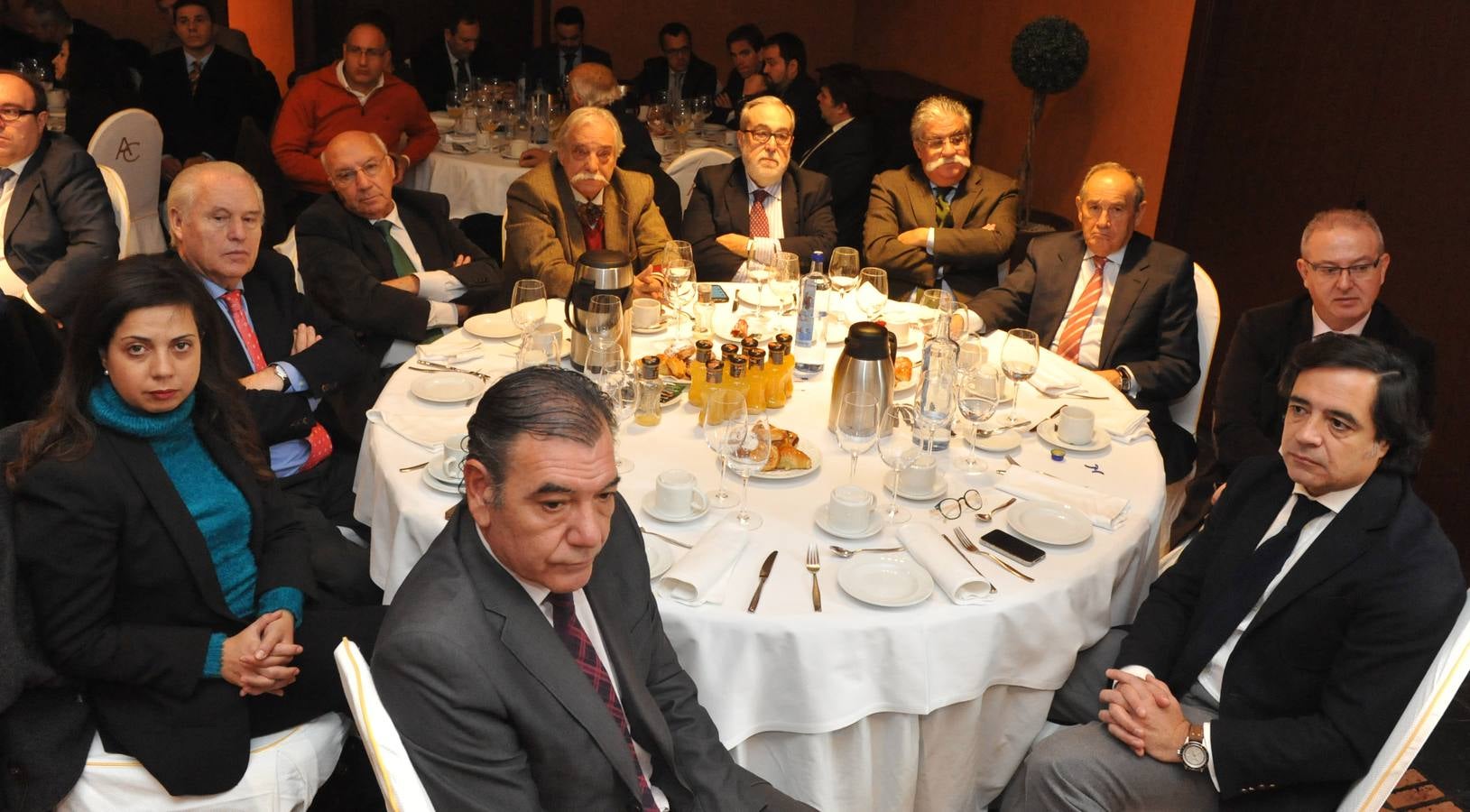 Óscar Maeso (Gesergas), Marian Hidalgo (Consejo de Cámaras), Manuel Pérez Pascuas (Viña Pedrosa), Manuel Fariña (Bodegas Fariña), Juan Antonio Fernández (Bodegas Liberalia), Juan Useros (Feria de Valladolid), Luis Estébanez (Junta), Edmundo Bayón (Protos), Siro Giralda (Mapfre) y Manuel Salgado (El Norte).