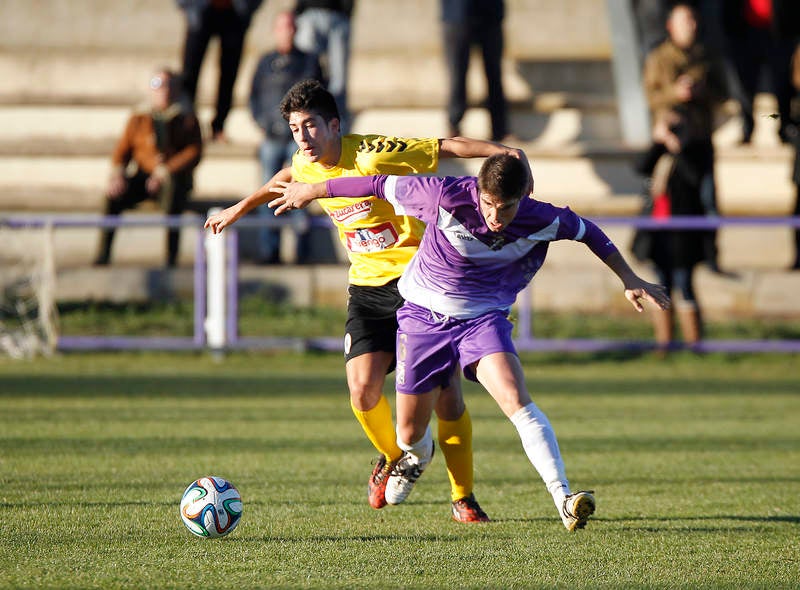 Partido de fútbol entre el Becerril y La Bañeza (1-4)
