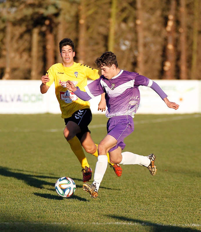 Partido de fútbol entre el Becerril y La Bañeza (1-4)